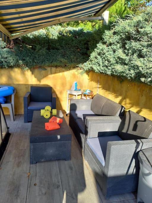 Bas de villa, 2 terrasses, piscine, SPA, sauna... Neffes Extérieur photo
